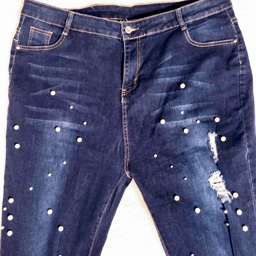 PRETTY PEARLS!! Plus Size 2X (20W) Skinny Jeans